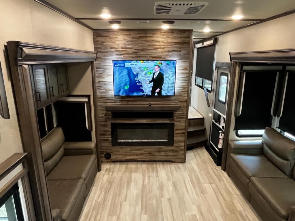 2023 Grand Design Recreational Solitude Wide body photo 14
