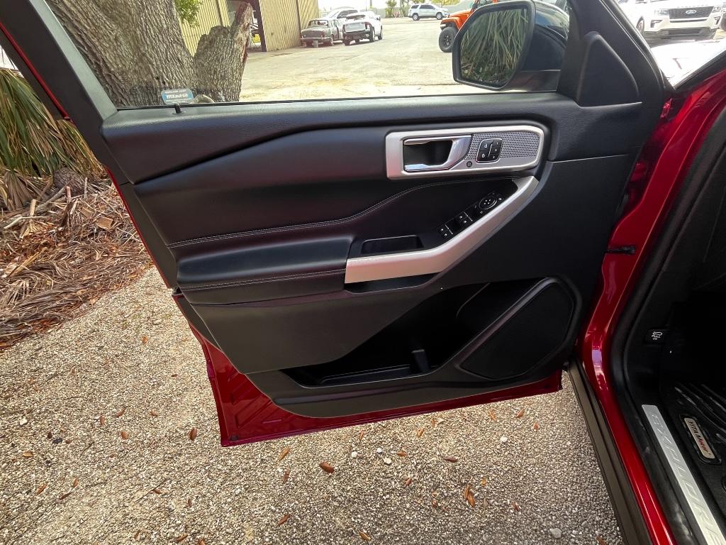 2020 Ford Explorer Limited photo 24