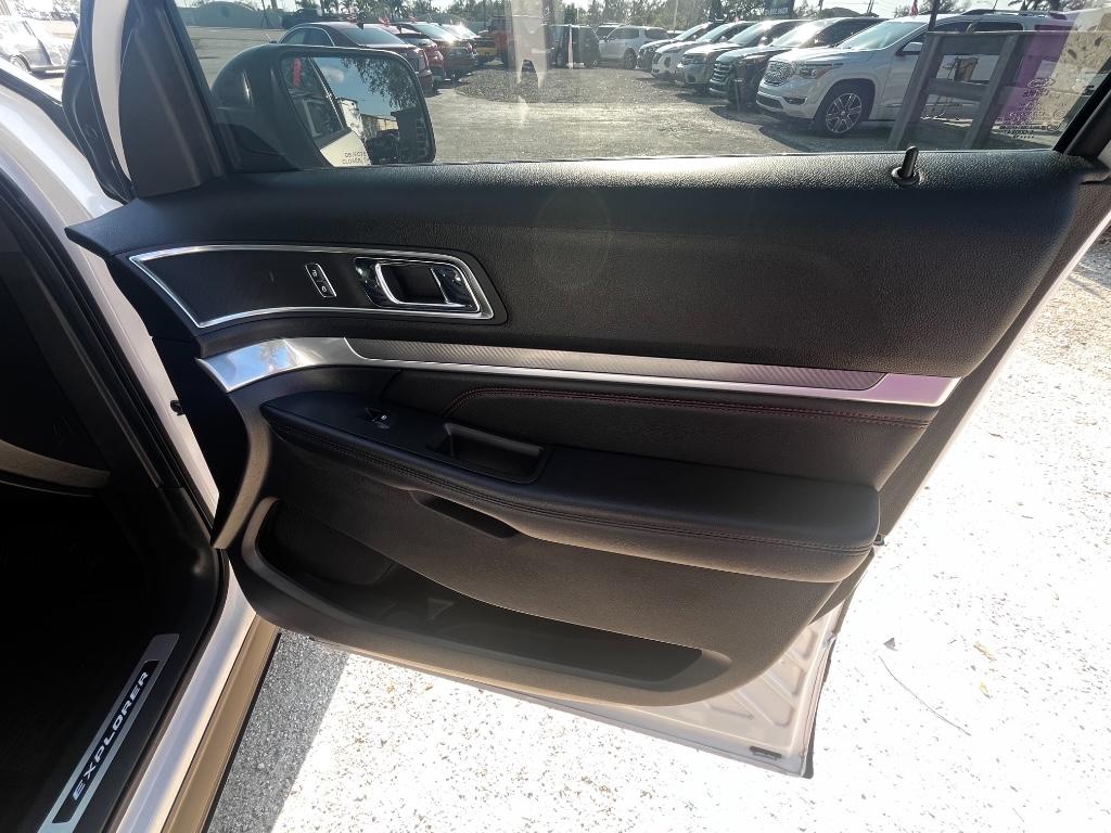 2018 Ford Explorer Sport photo 17