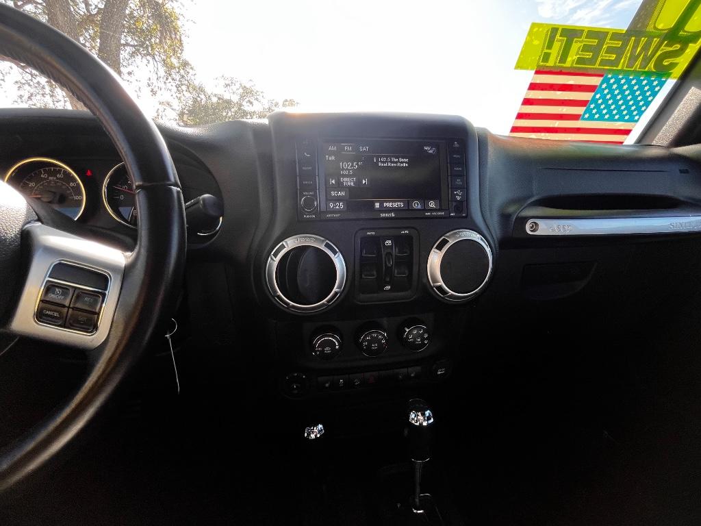 2017 Jeep Wrangler Unlimited Rubicon photo 13