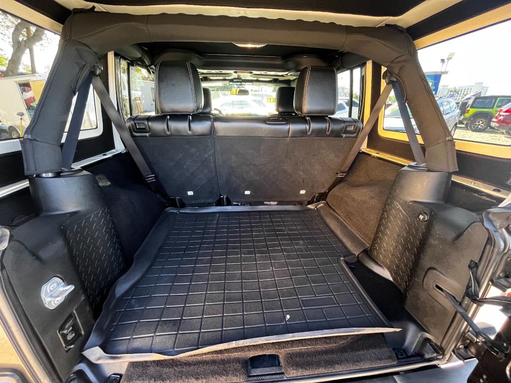 2017 Jeep Wrangler Unlimited Rubicon photo 15