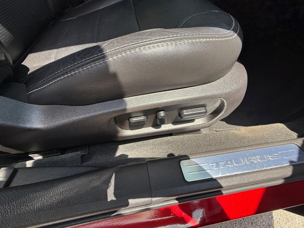 2014 Ford Taurus Limited photo 20