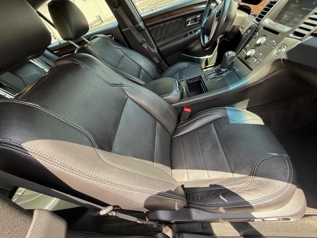 2014 Ford Taurus Limited photo 19