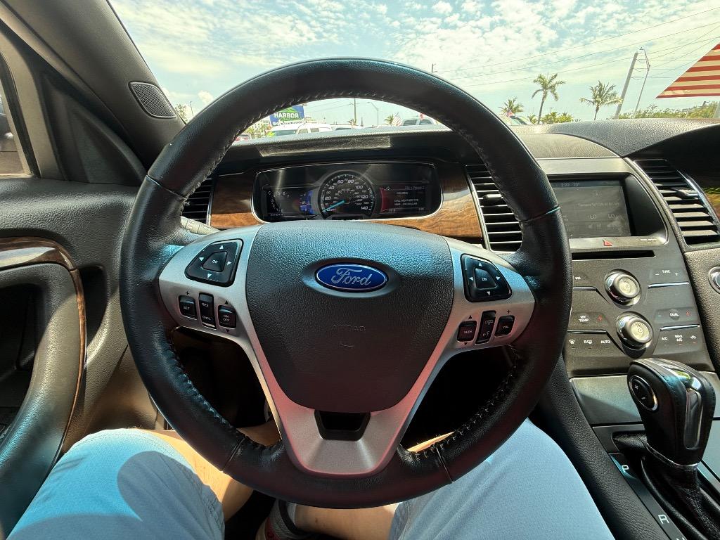 2014 Ford Taurus Limited photo 2