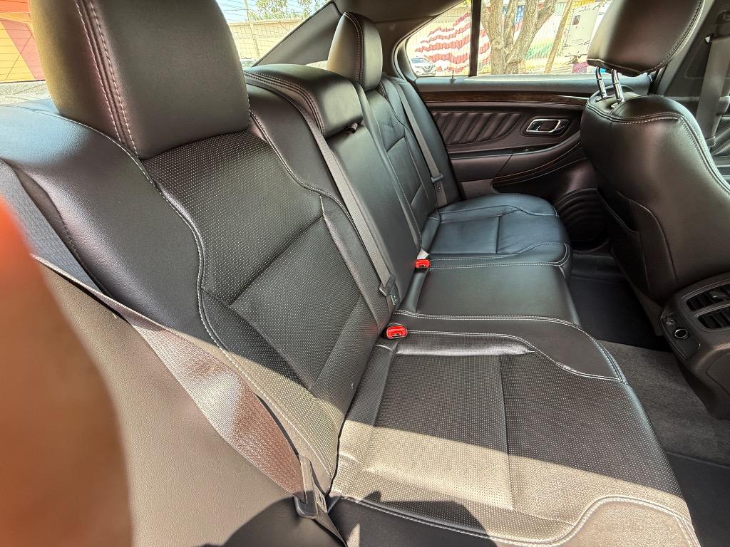 2014 Ford Taurus Limited photo 22