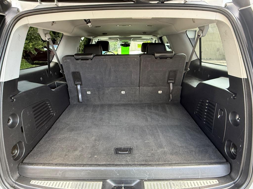 2020 Chevrolet Suburban LT - Photo 23