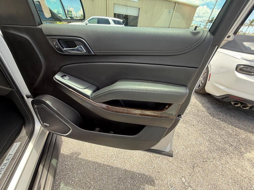 2020 Chevrolet Suburban LT - Photo 17