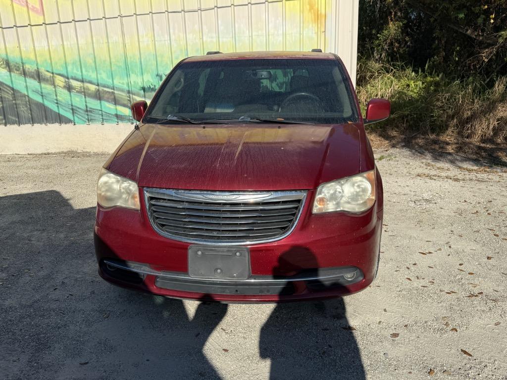 2014 Chrysler Town & Country Touring's photo