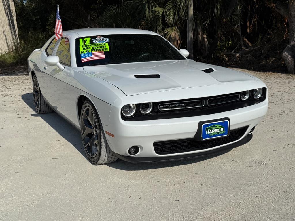 2017 Dodge Challenger SXT Plus's photo