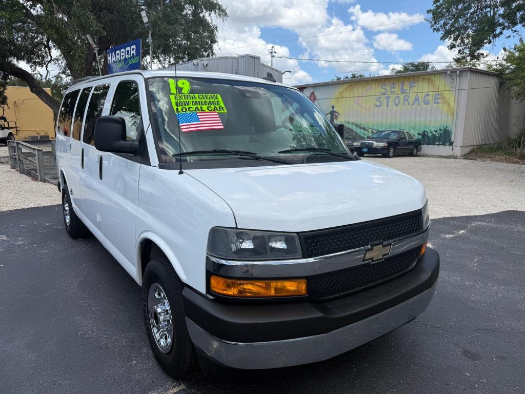 2019 Chevrolet Express 2500 LT's photo